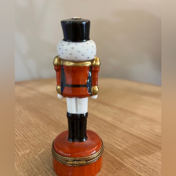 Limoges Nutcracker Soldier Porcelain Box-Preowned - Picture 2 of 8